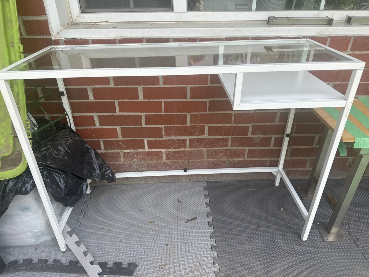 White Glass Display table - photo 5