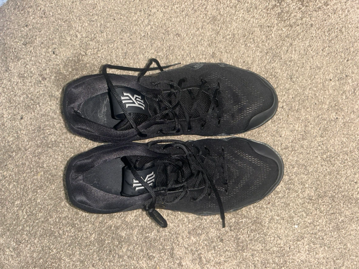 Nike Kyrie 4 Basketball Shoes