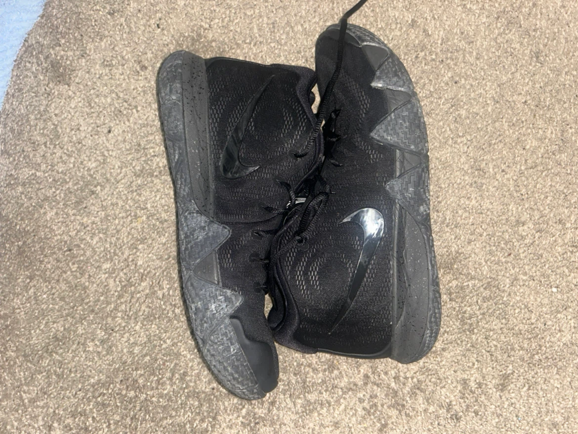 Nike Kyrie 4 Basketball Shoes - photo 2