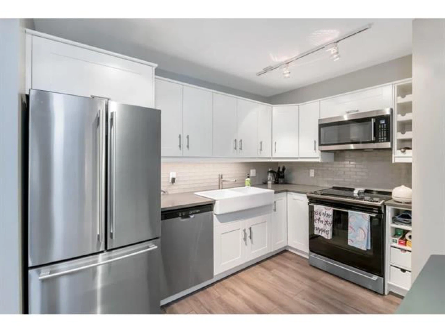 Impeccable 2 bed 2 bath - photo 3