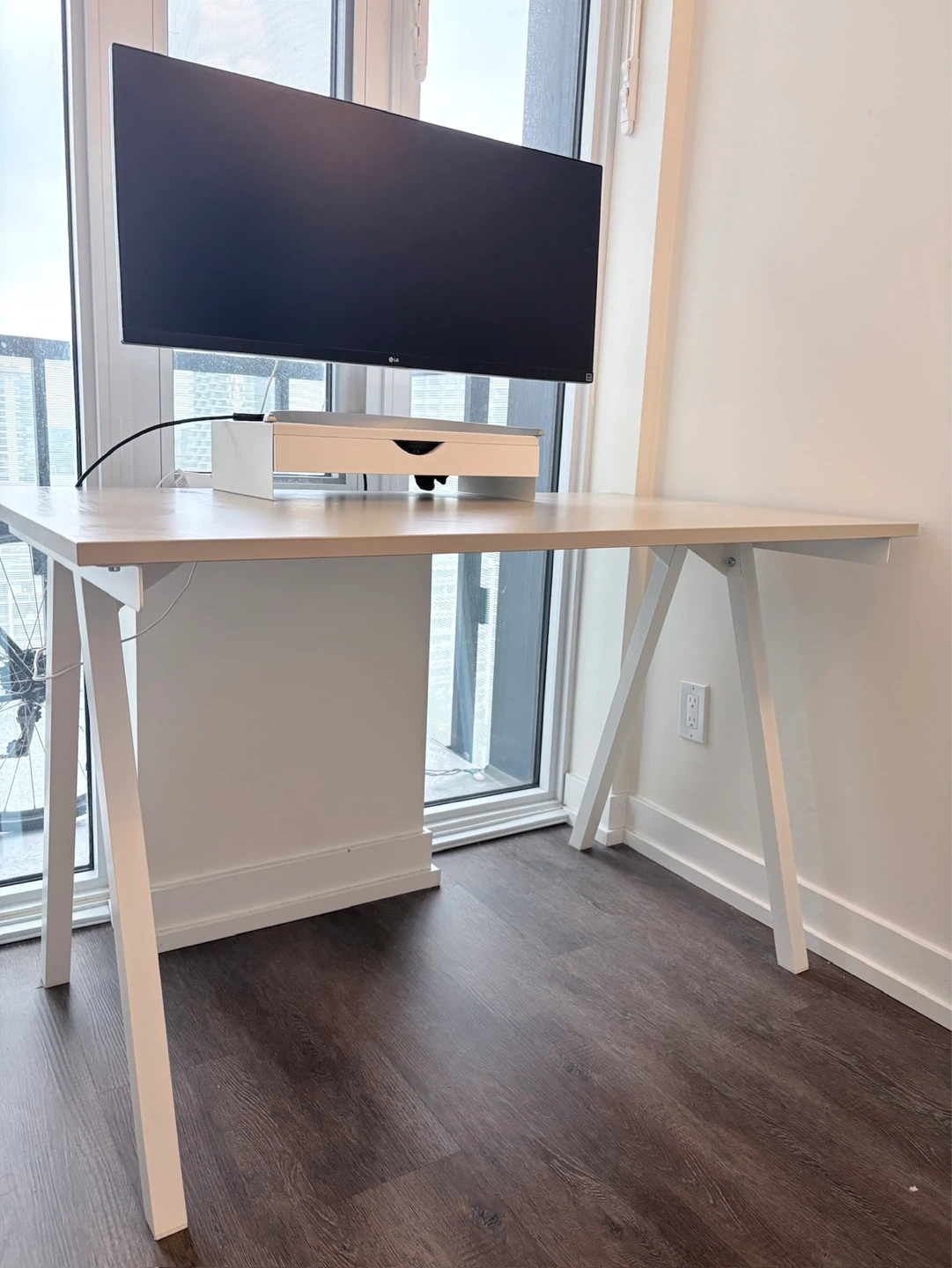 PICKUP TODAY/TOMORROW - White Ikea Desk - photo 4