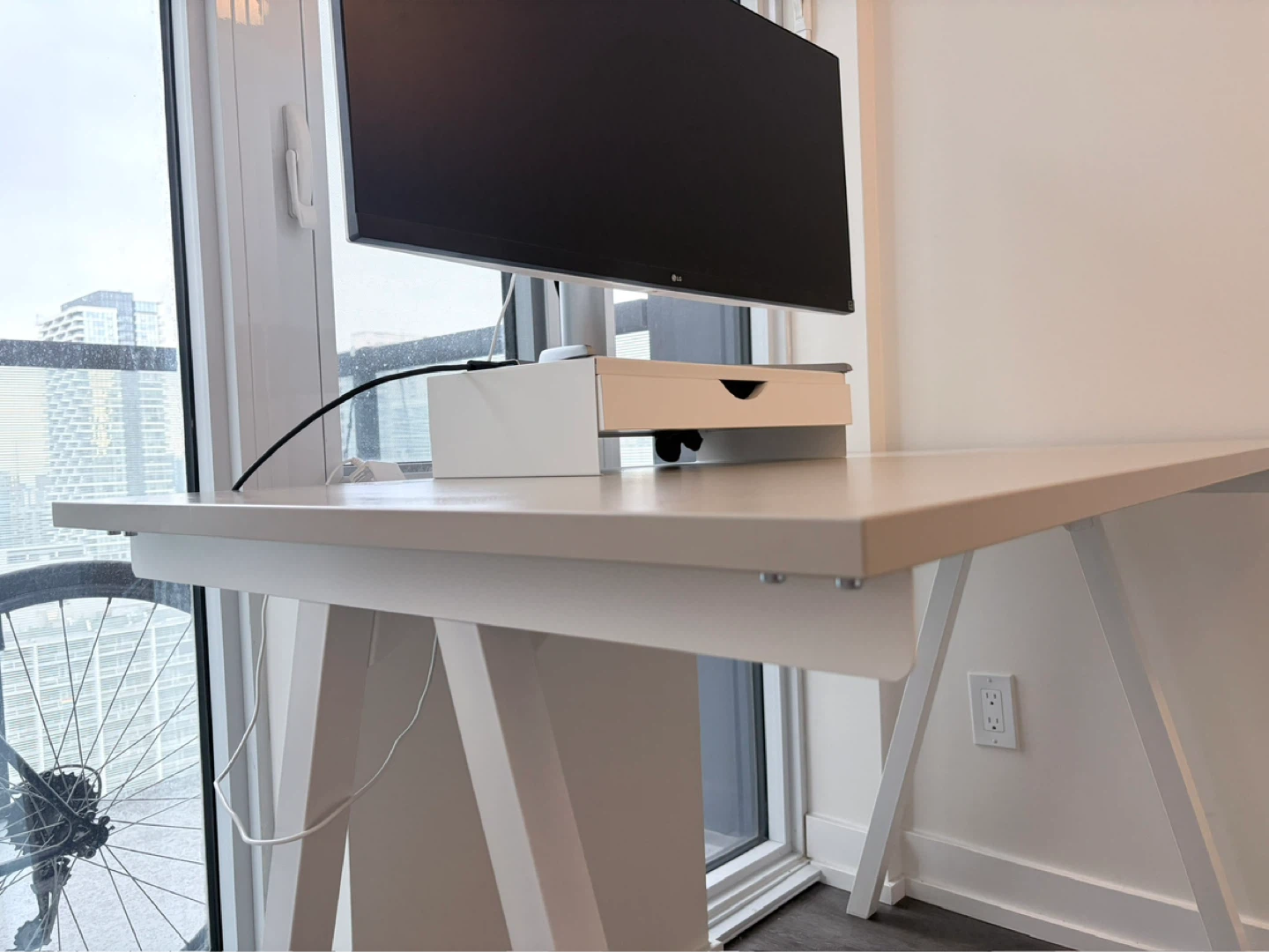 PICKUP TODAY/TOMORROW - White Ikea Desk - photo 3