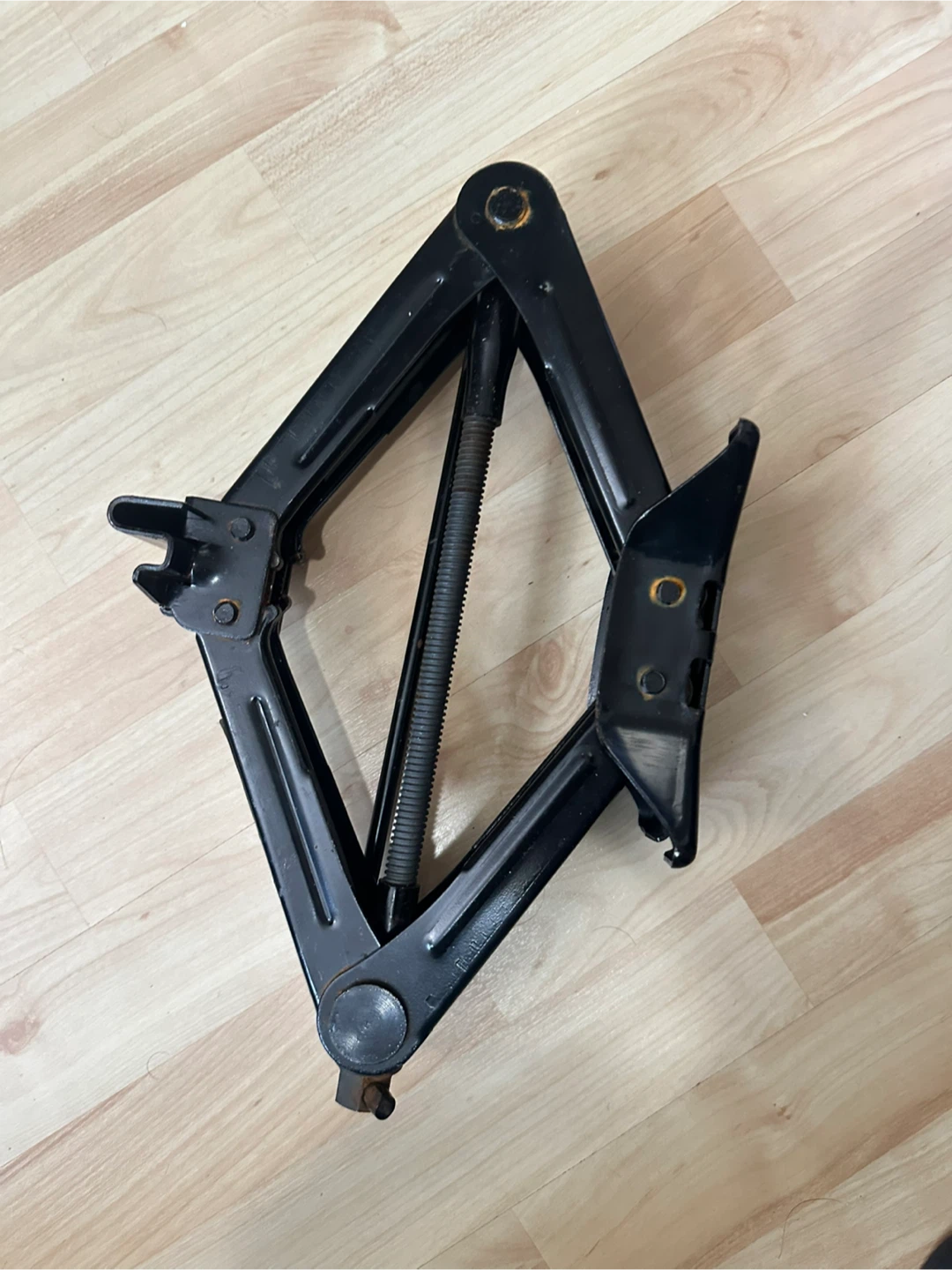 Black Scissor Jack