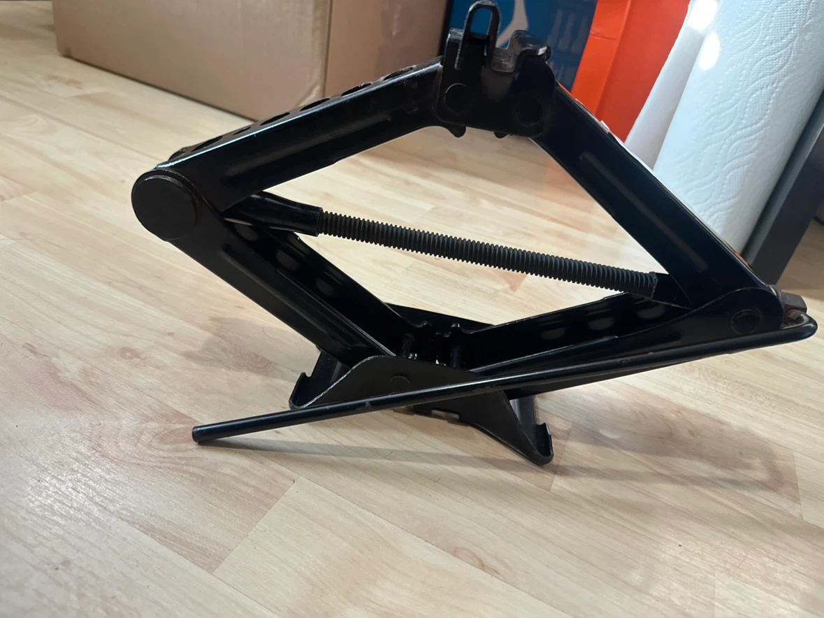 Black Scissor Jack - photo 2