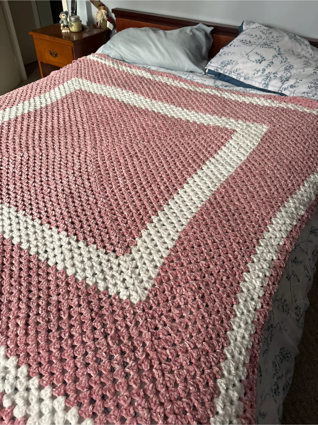 Handmade Pink & White Crochet Blanket - photo 2