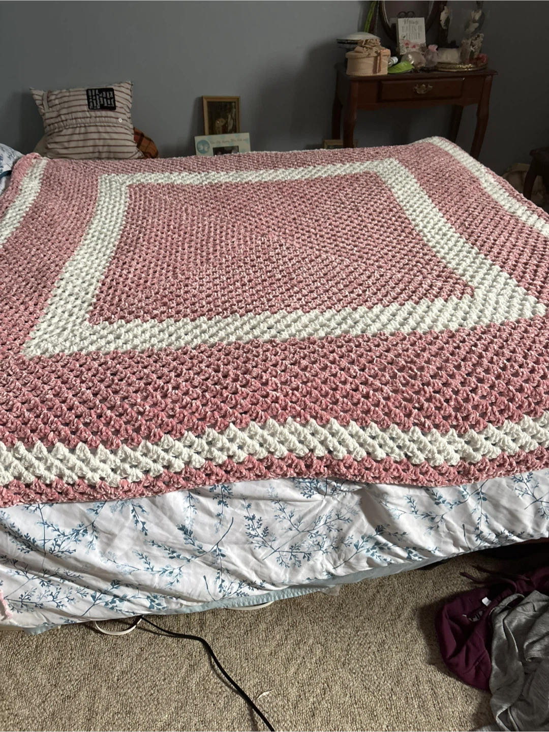 Handmade Pink & White Crochet Blanket - photo 3