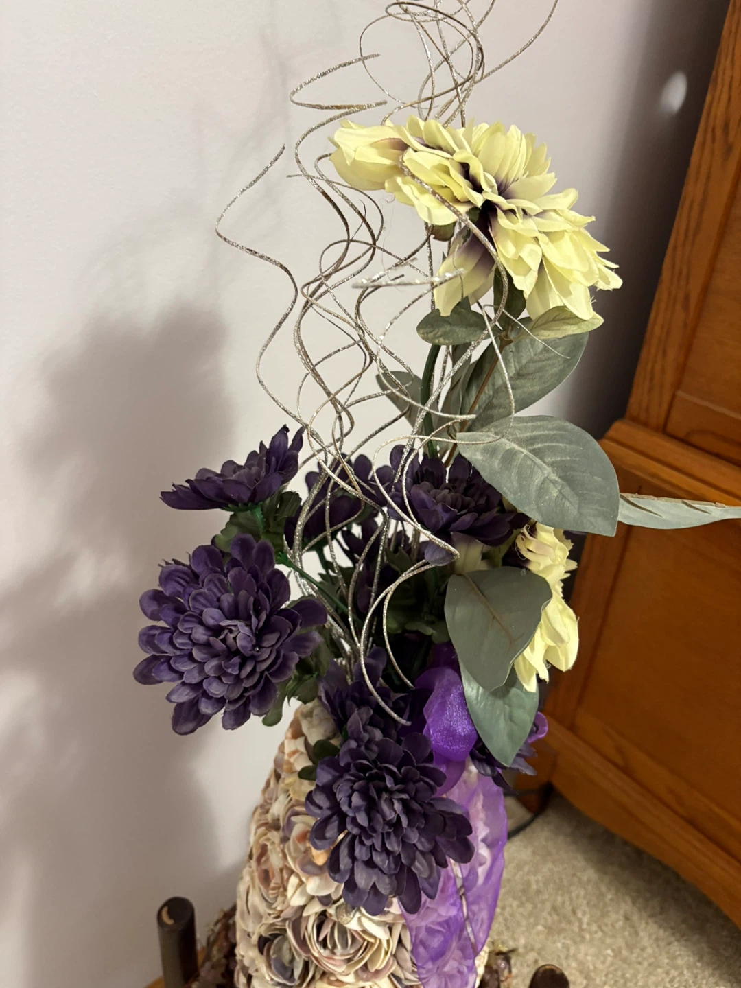 Seashell and Artificial Flower Vase with Stand - photo 3
