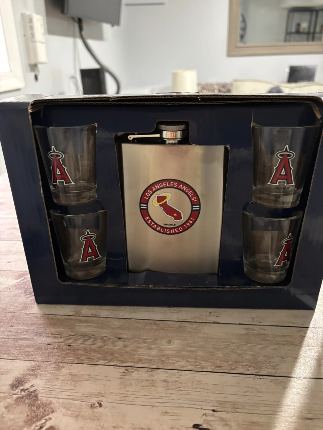 Los Angeles Angels Flask and Shot Glass Set - photo 5
