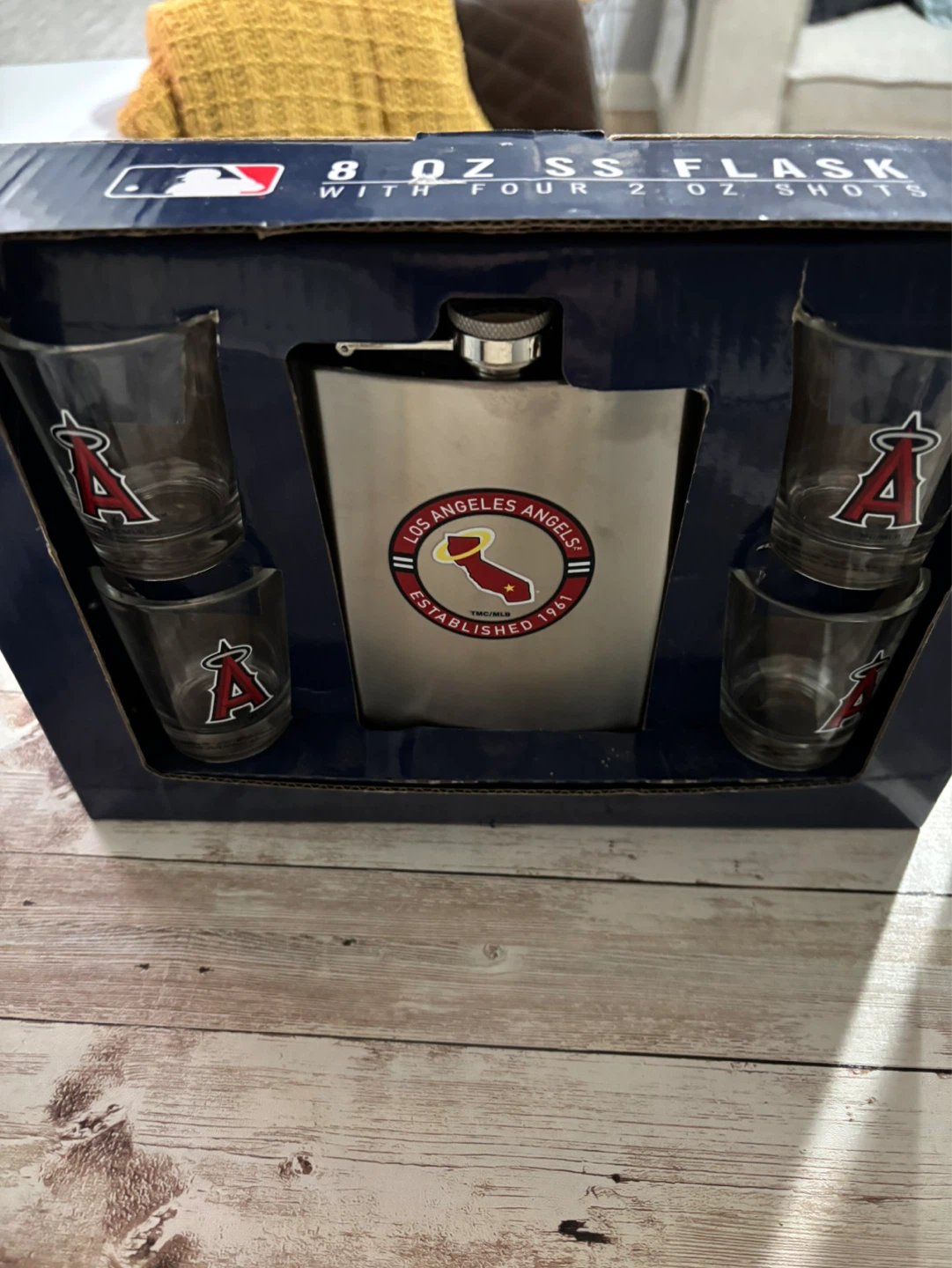 Los Angeles Angels Flask and Shot Glass Set - photo 2