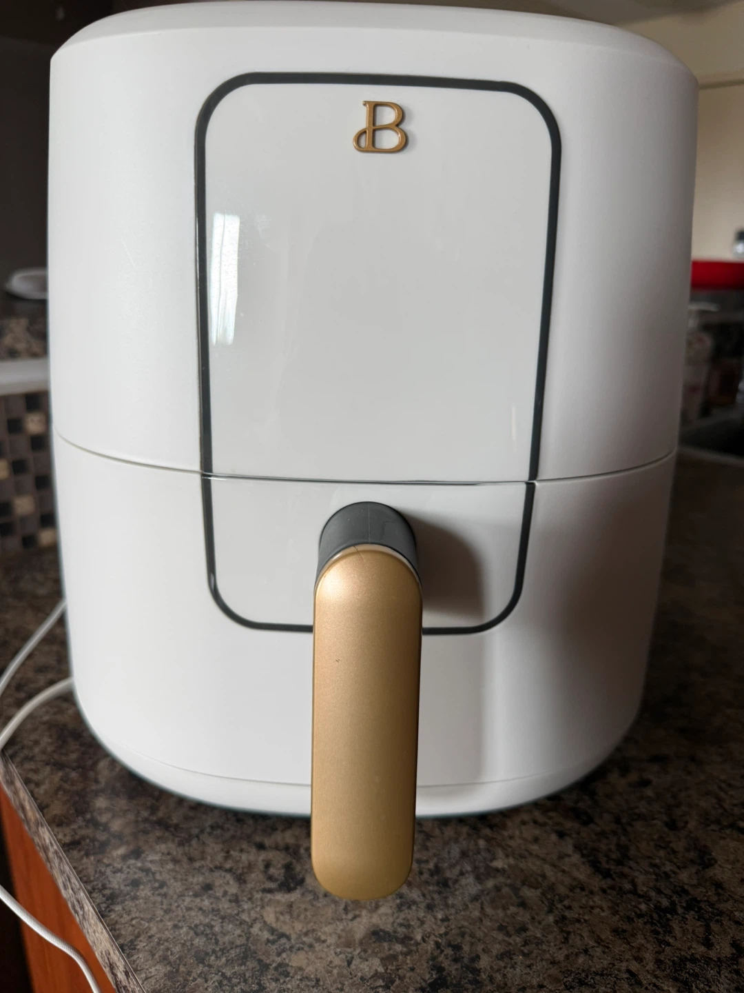 Beautiful Touchscreen Air Fryer with 250+ baking Liners
