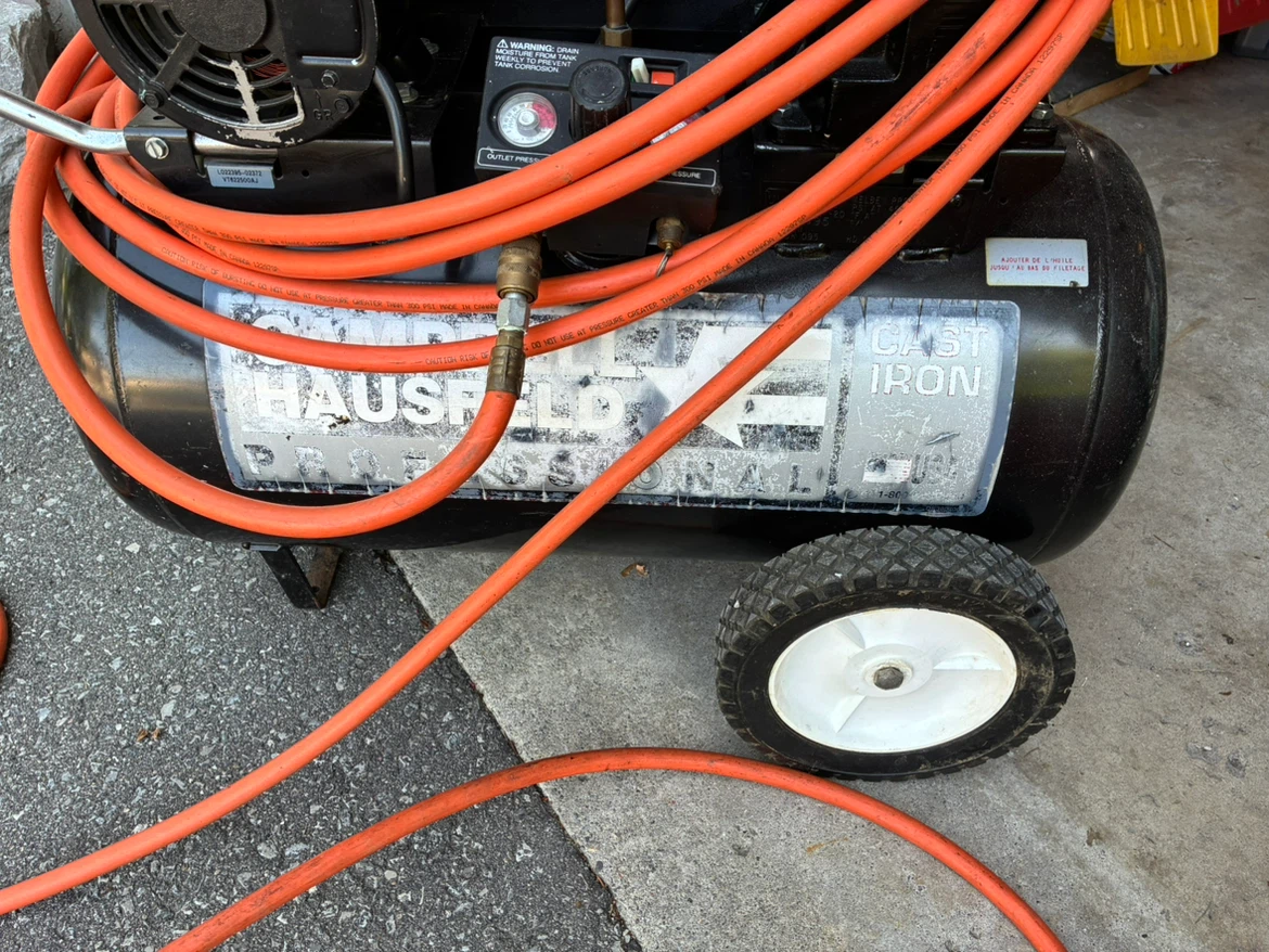 Campbell Hausfeld VT622500AJ 20 Gallon Air Compressor