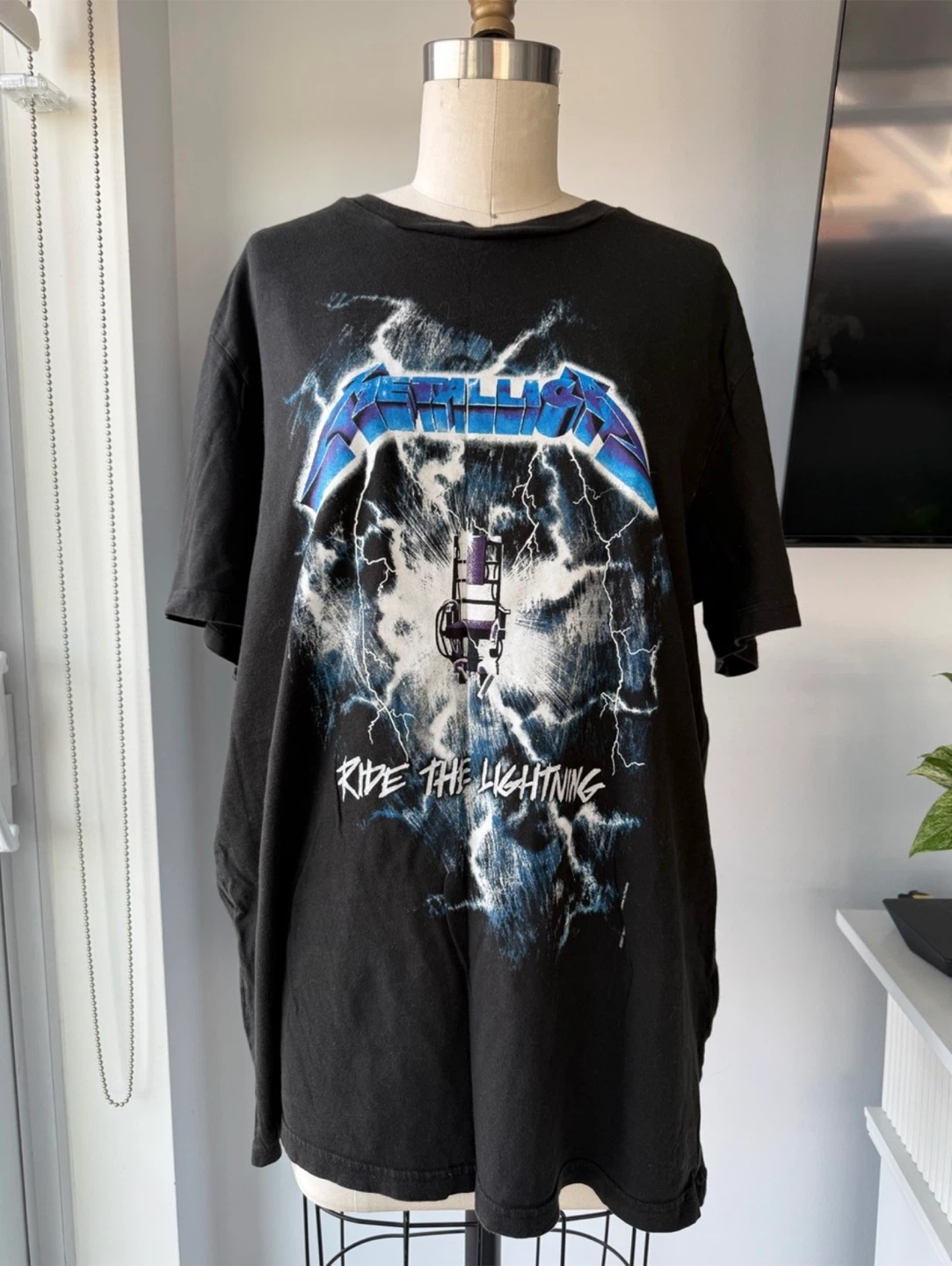 Metallica Ride the Lightning Tour T-Shirt size medium