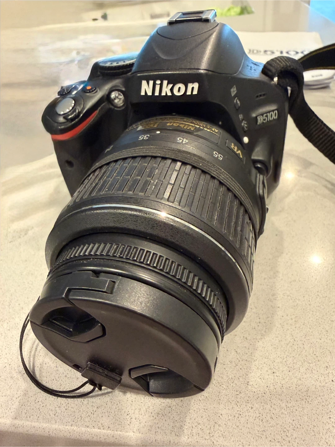 Nikon D5100, VR 18-55 mm lens case included