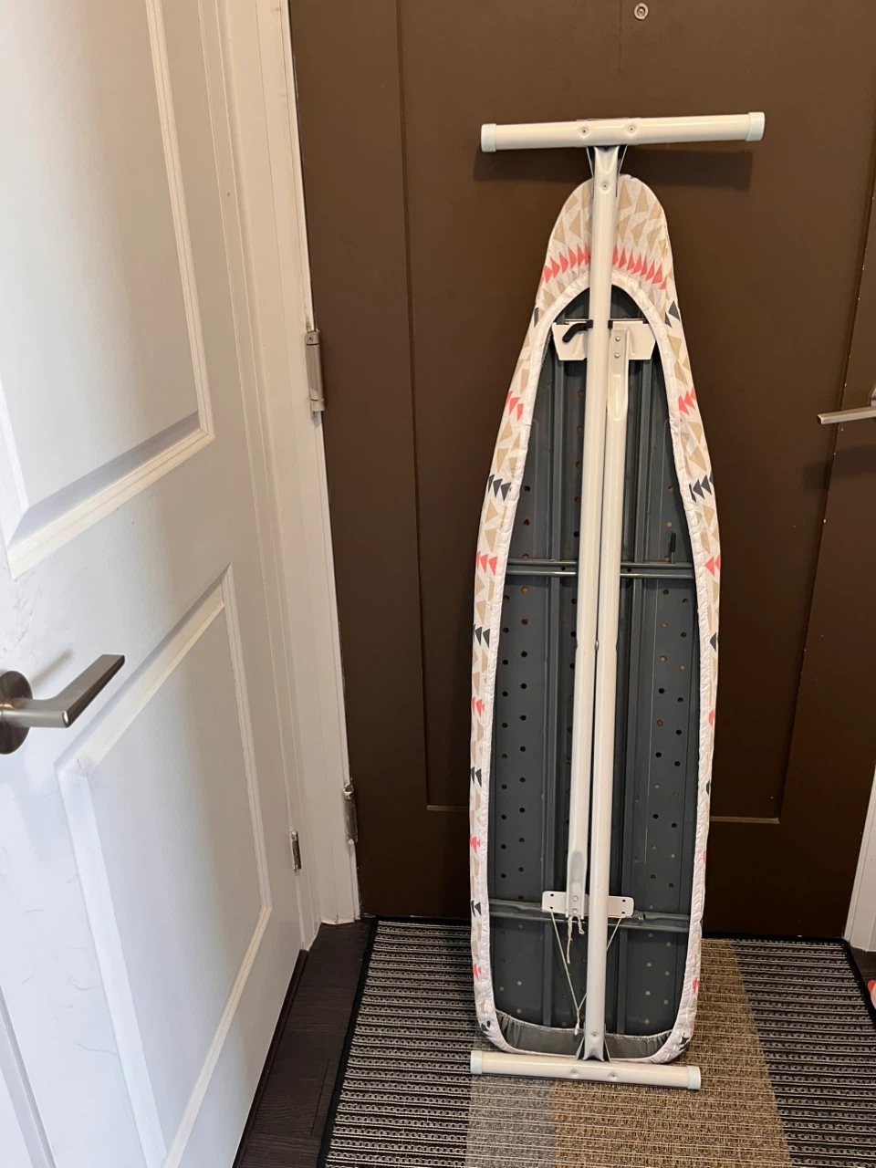 Ironing Board with Geometric Pattern Cover - photo 2