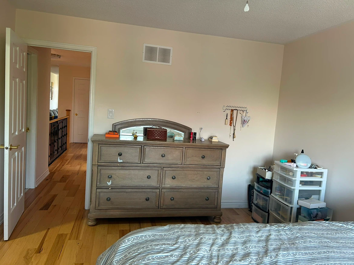Leons king size bed and Dresser Set - photo 3