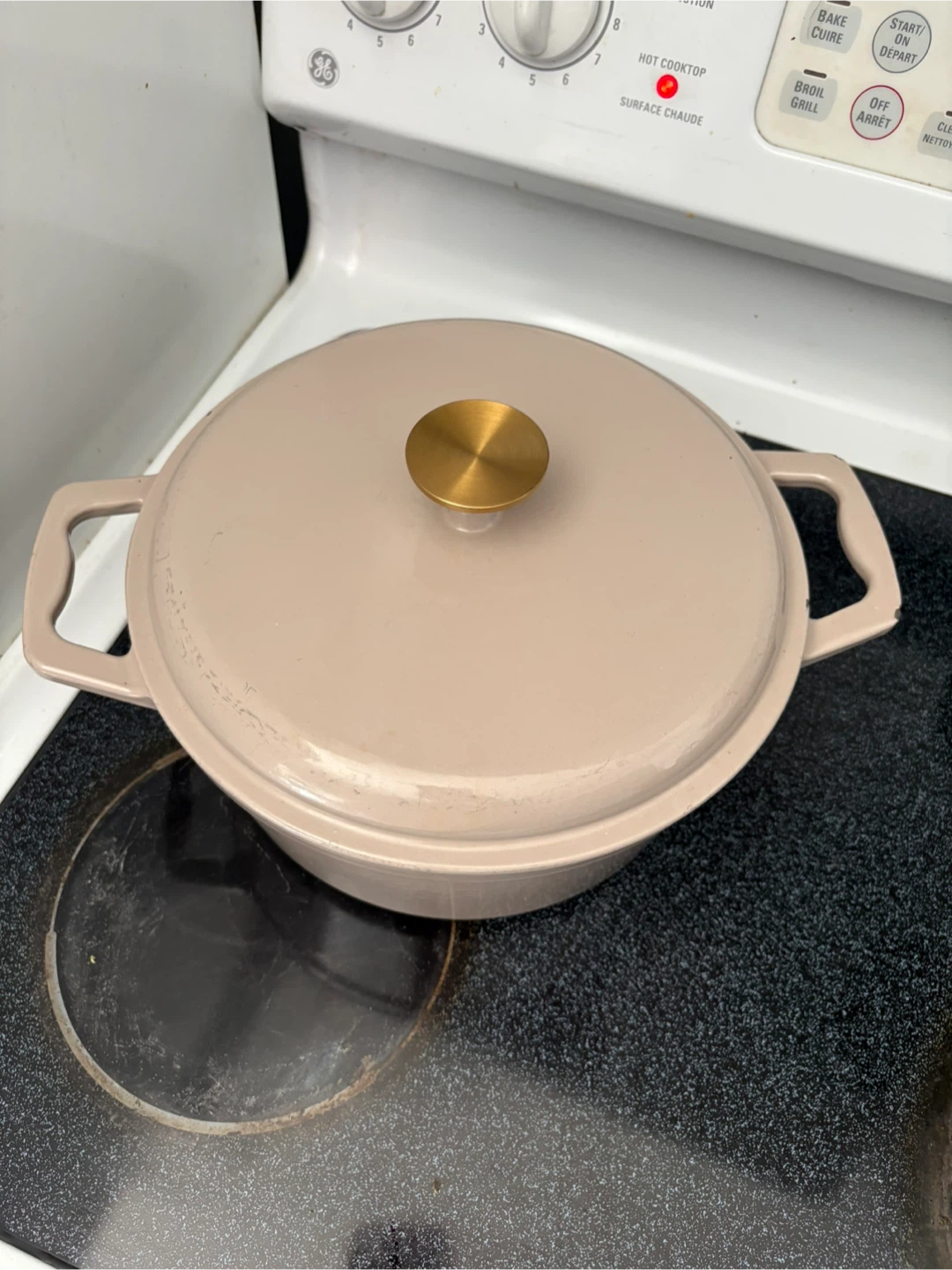 Marmite en fonte émaillée beige