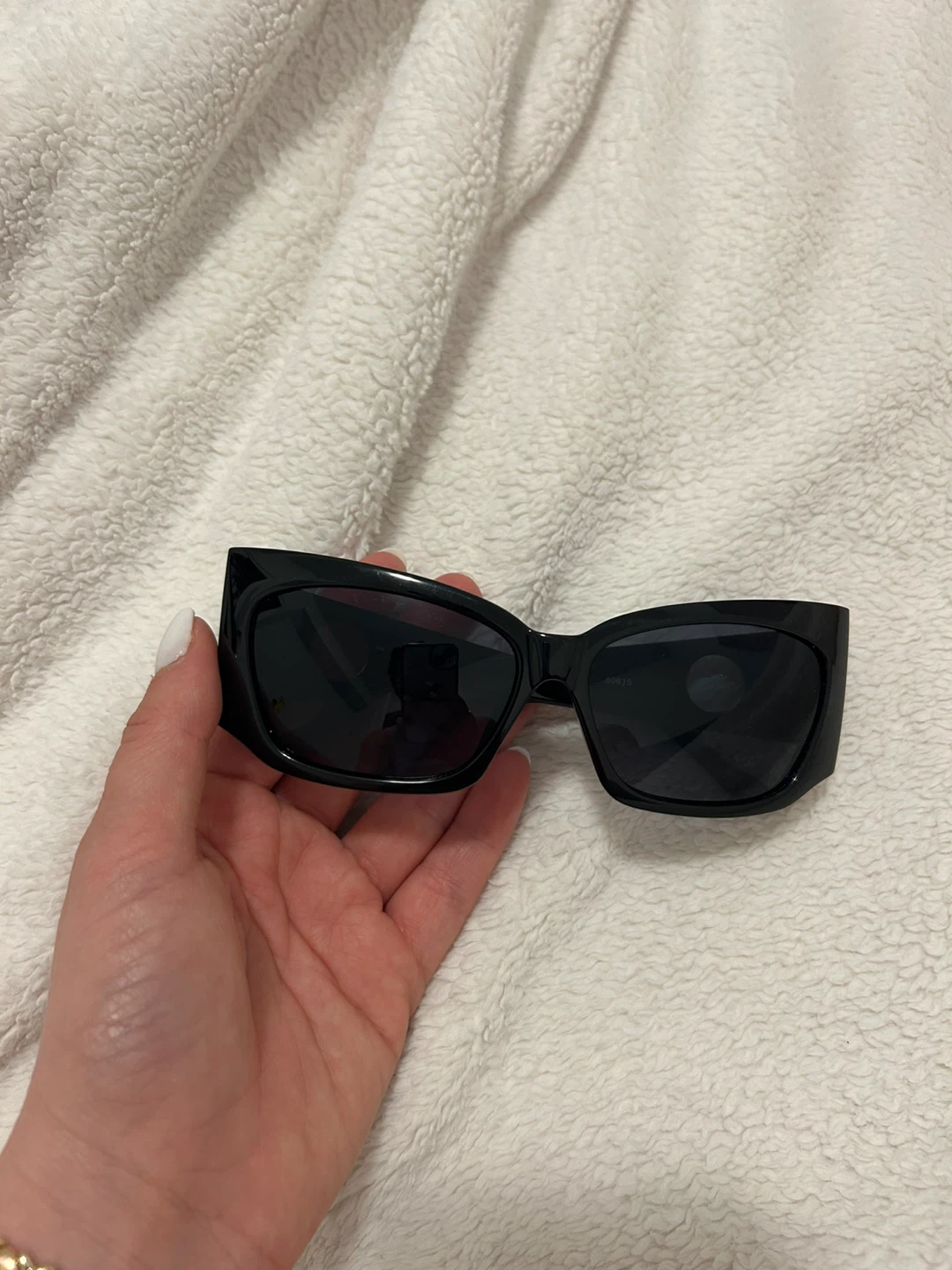 Black Cat-Eye Sunglasses - photo 5