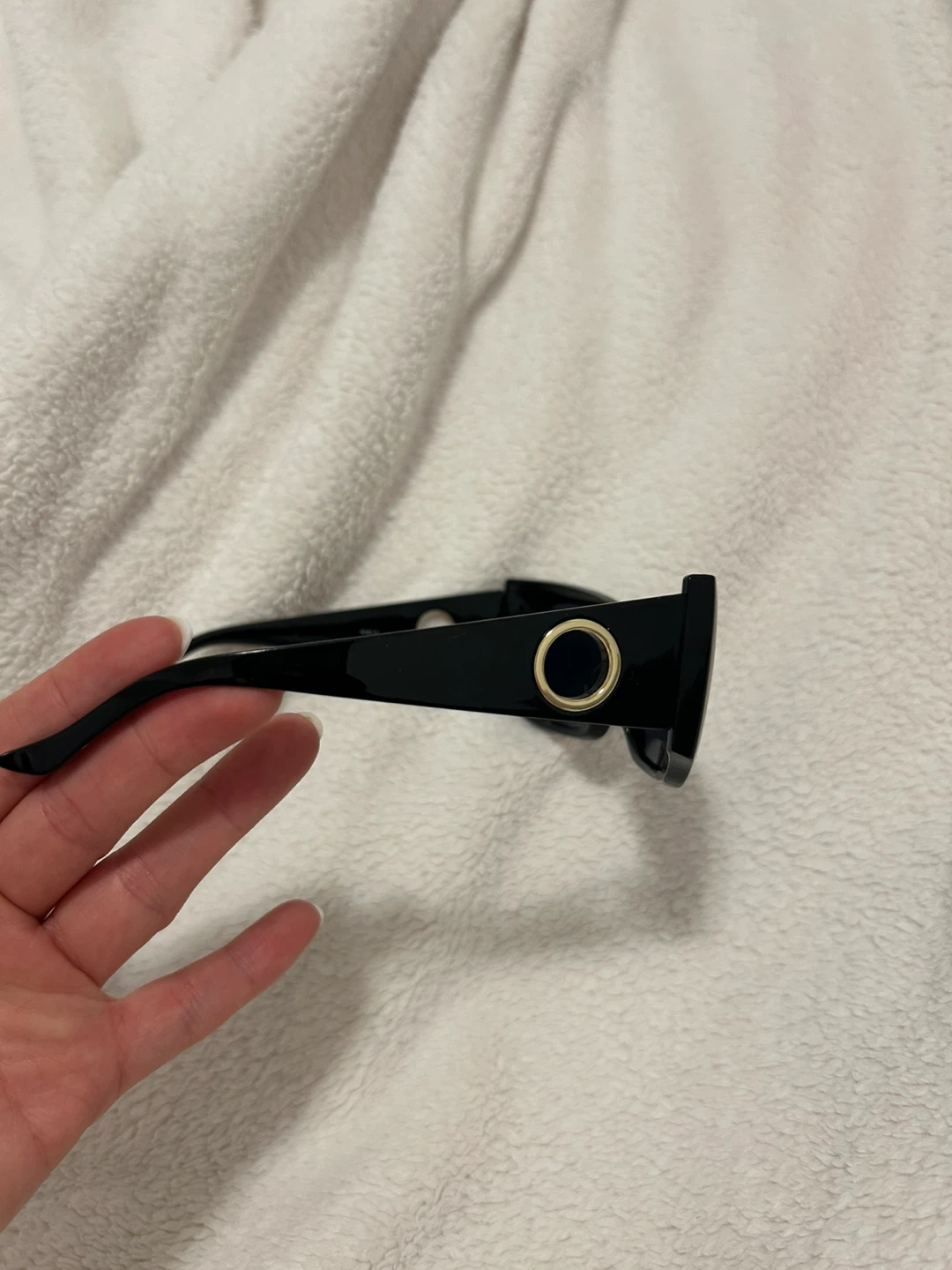 Black Cat-Eye Sunglasses - photo 2