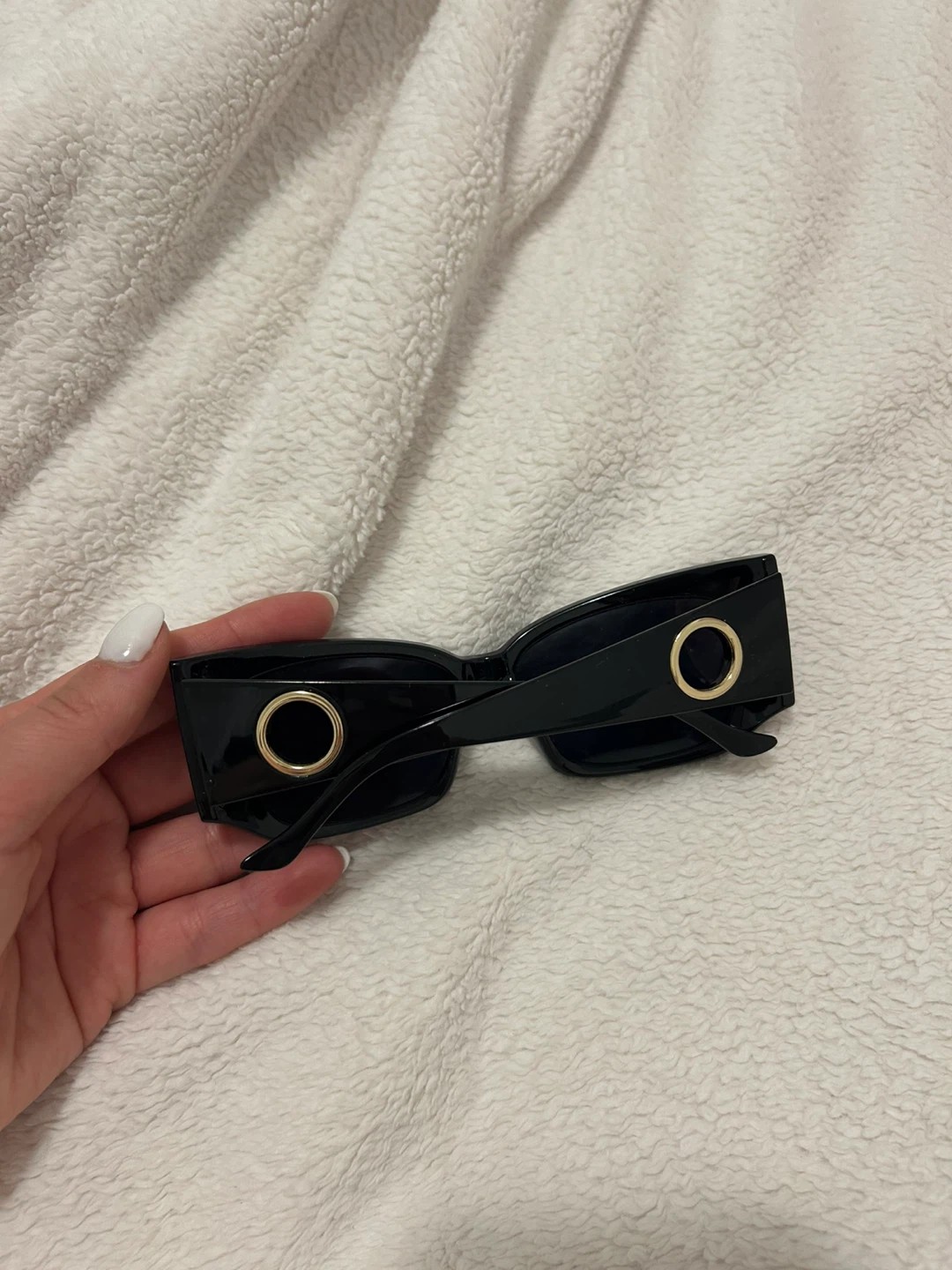 Black Cat-Eye Sunglasses - photo 4