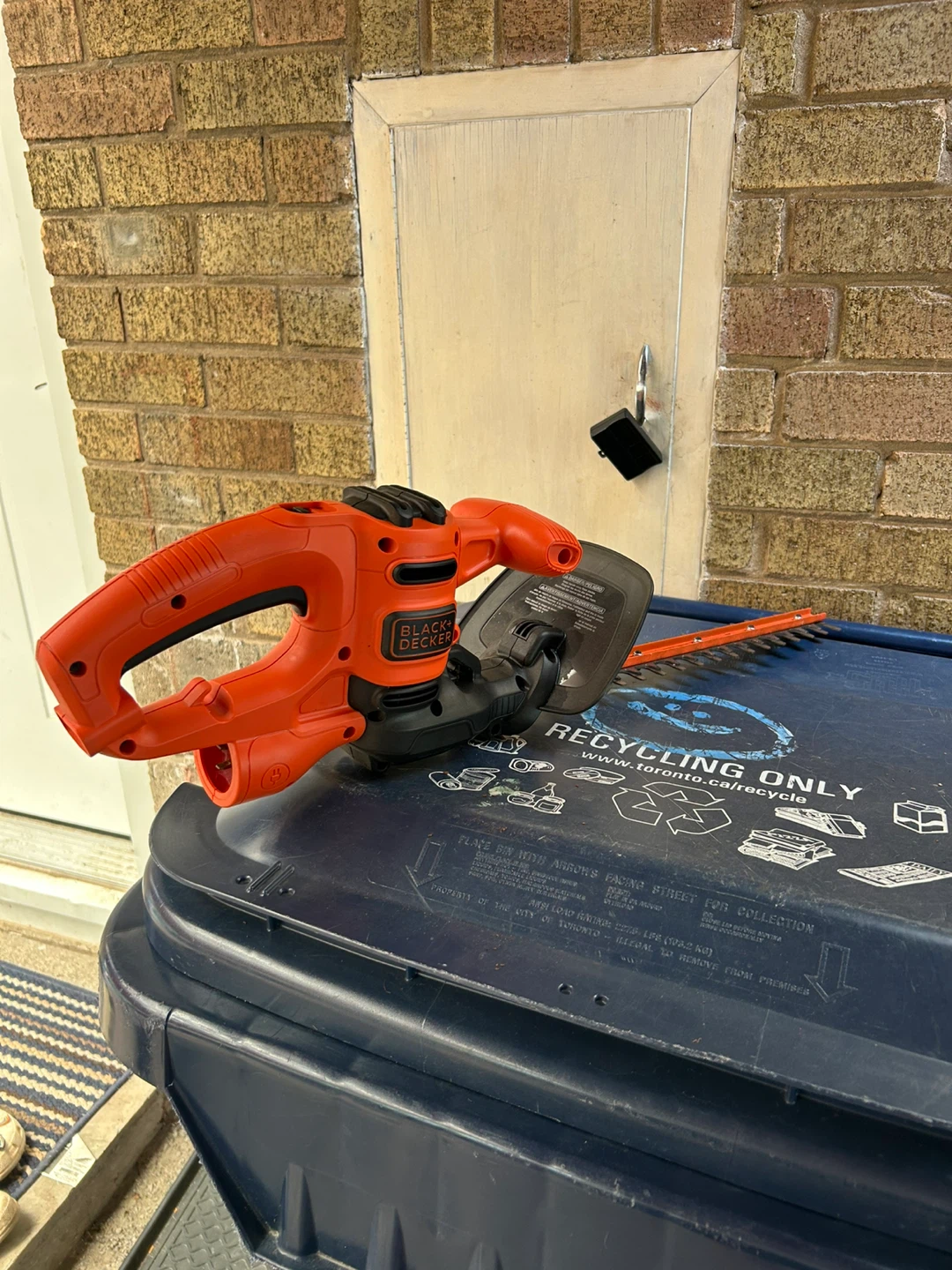 Black+Decker Hedge Trimmer 16-inch - photo 2