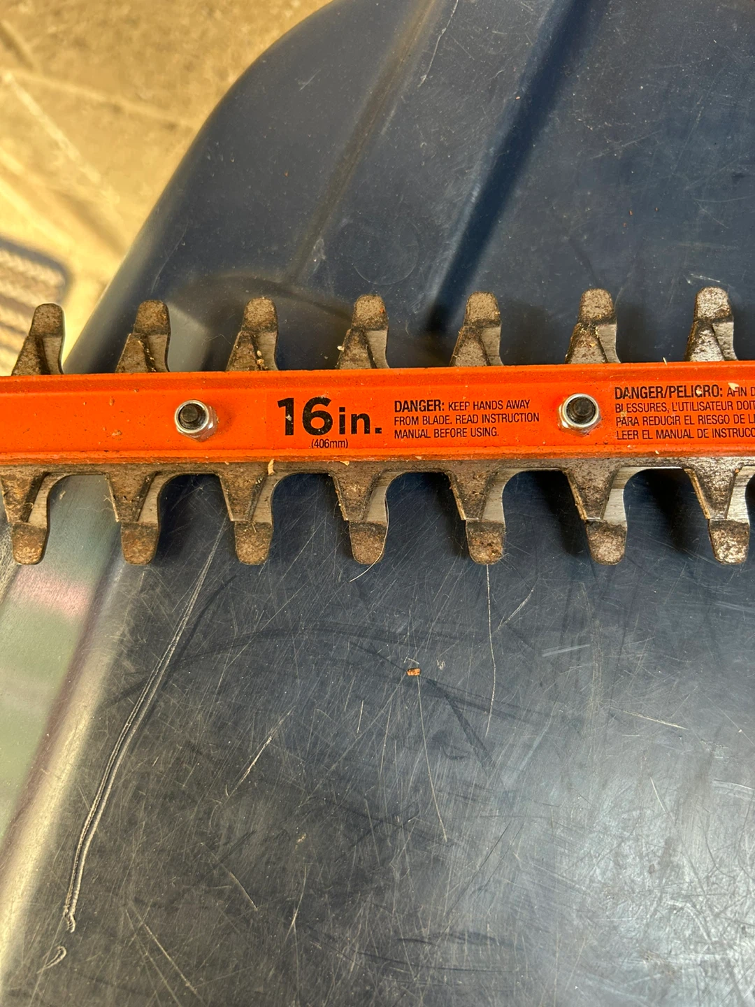 Black+Decker Hedge Trimmer 16-inch - photo 3