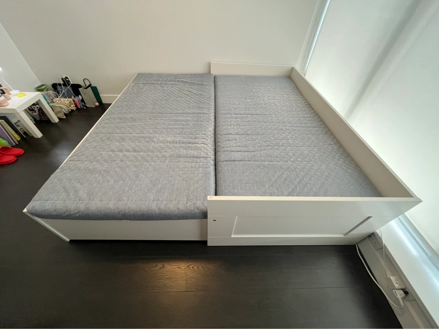 White Daybed with 2 Drawers and Grey Mattresses