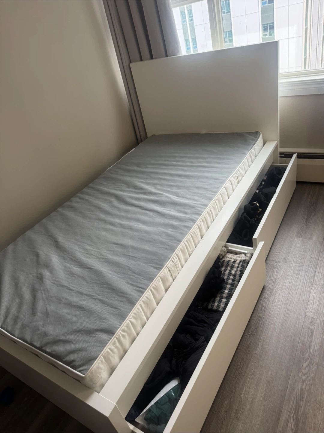 Bed with out mattress