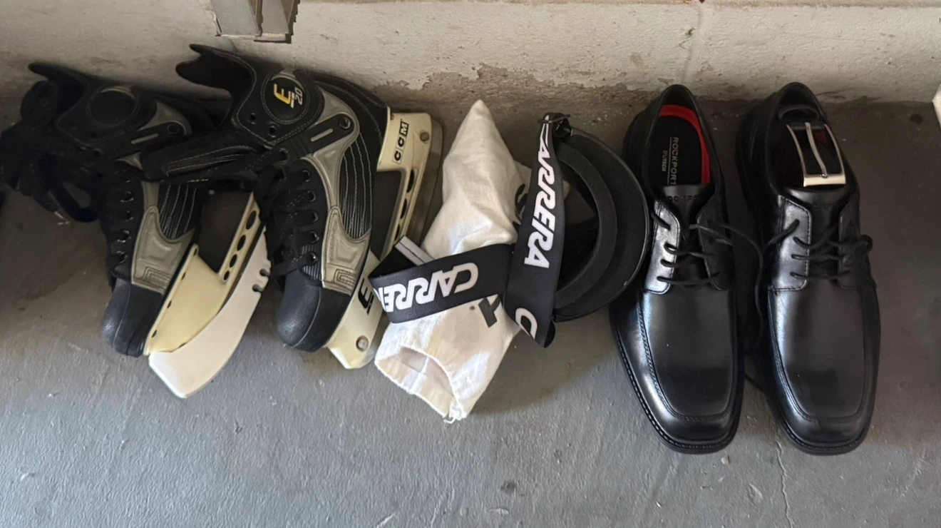 CCM kids Hockey Skates and ski googles - photo 4