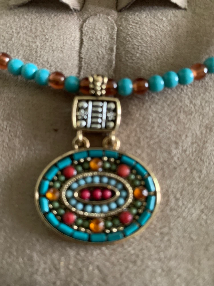 Beaded Necklace with Oval Pendant - photo 2