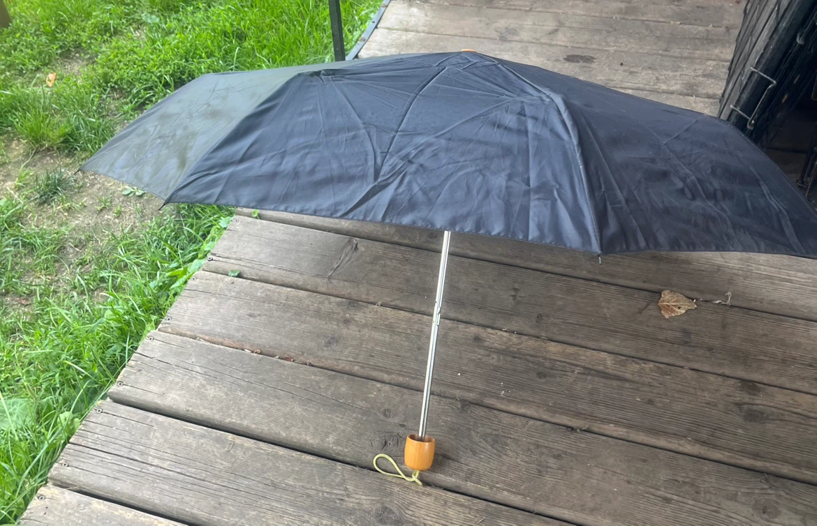 Black folding umbrella with wooden handle - photo 2
