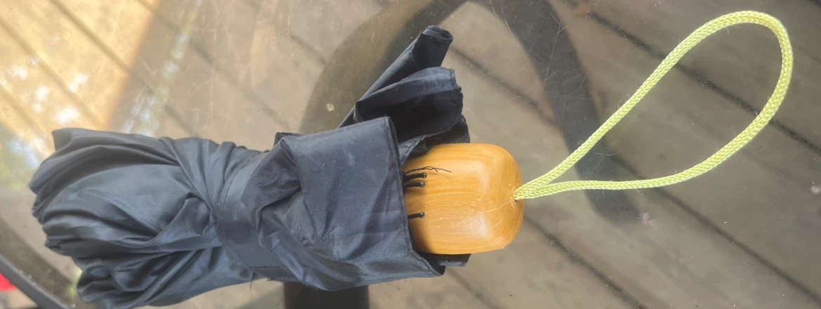 Black folding umbrella with wooden handle - photo 3