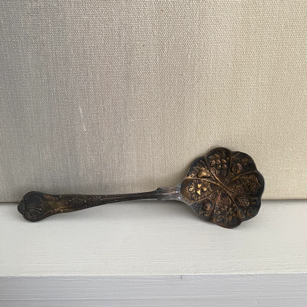 Vintage Sheffield Kings Pattern EMBOSSED Berry Spoon - photo 2