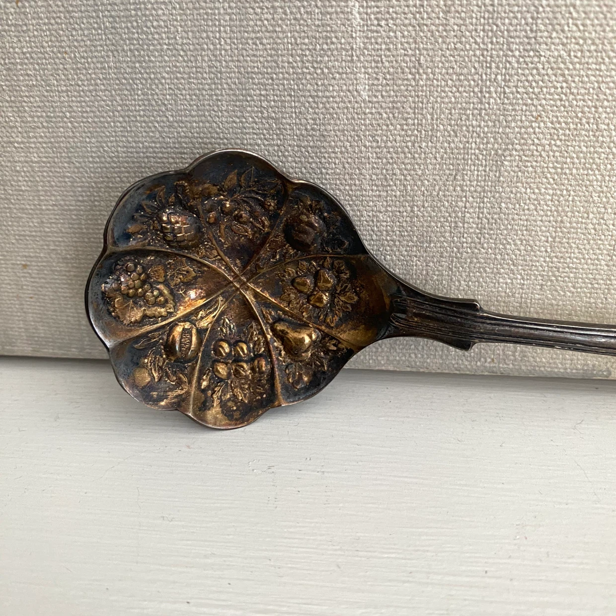Vintage Sheffield Kings Pattern EMBOSSED Berry Spoon - photo 3