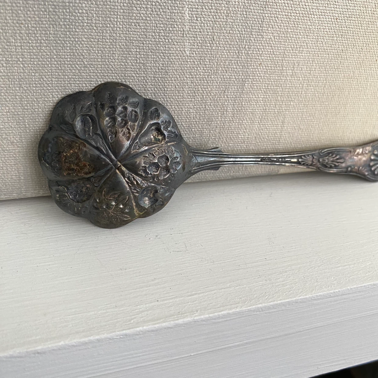 Vintage Sheffield Kings Pattern EMBOSSED Berry Spoon - photo 4