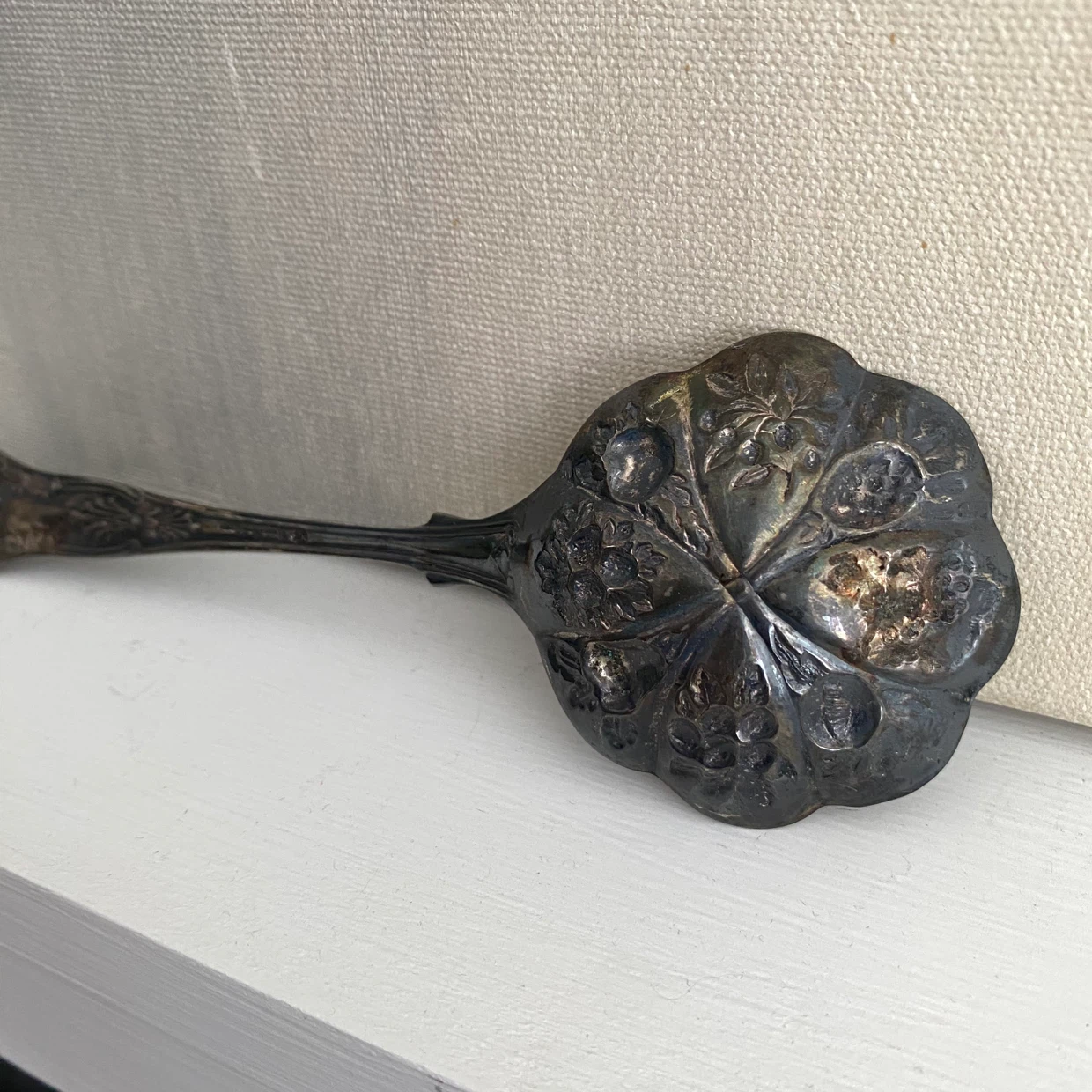 Vintage Sheffield Kings Pattern EMBOSSED Berry Spoon - photo 5