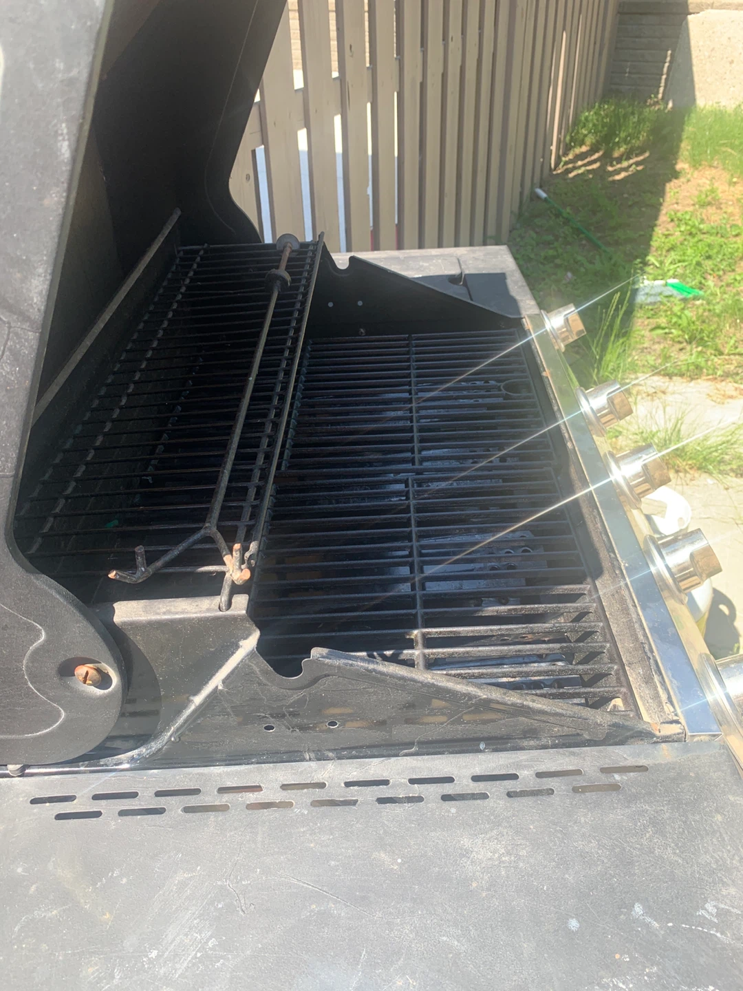 Backyard Grill Propane BBQ - photo 2