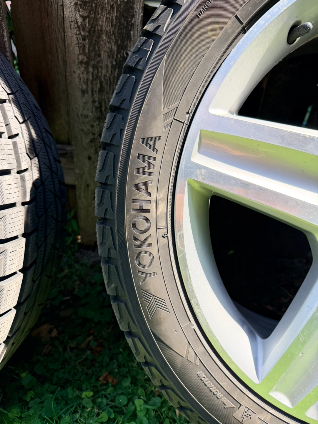 265/45/20 Yokohama Winter Tire Set - photo 2