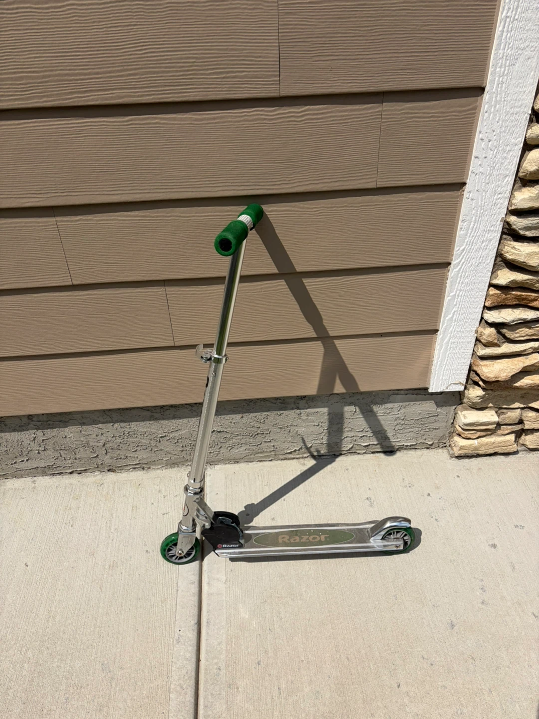 Razor Kick Scooter - Good Condition - photo 3