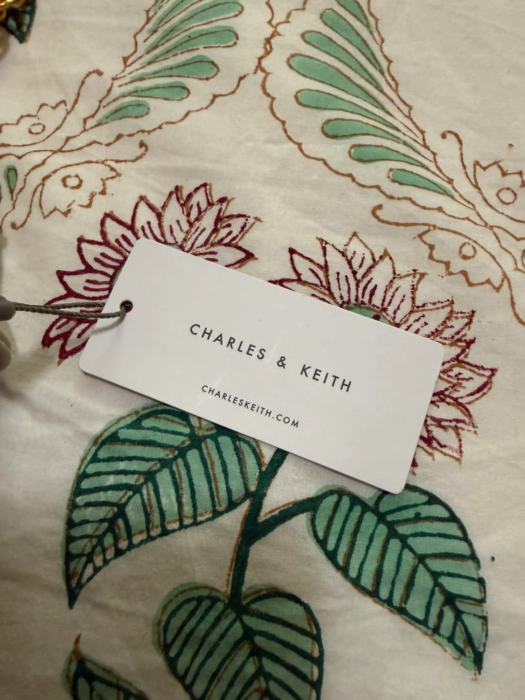 Charles & Keith Quilted Wallet Cream - photo 4