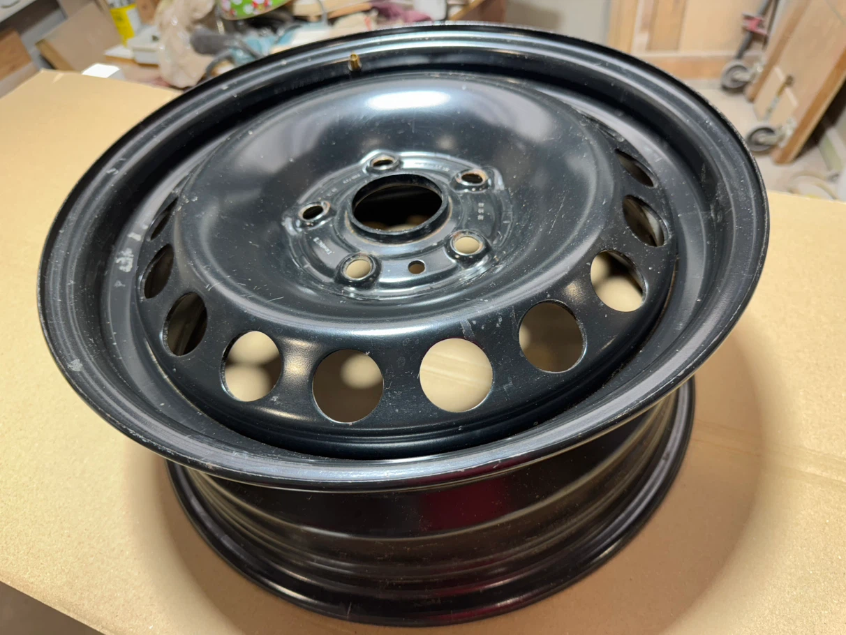 NEW ORIGINAL VW RIM 15”NEVER USED