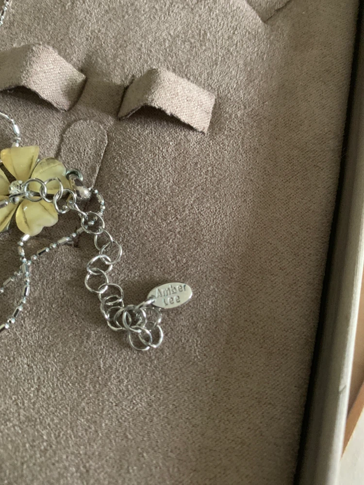 Silver-tone necklace with yellow flower pendant - photo 2