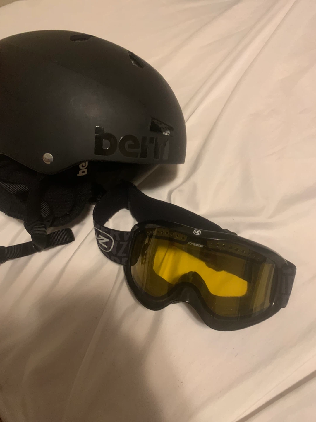 Bern Macon Ski/Snowboard Helmet (M) + VonZipper Goggles