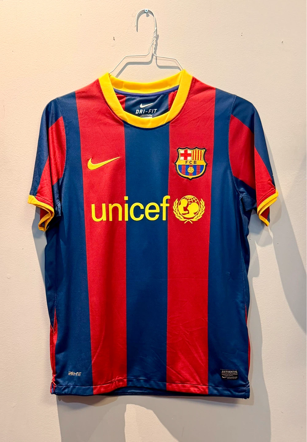 Nike FC Barcelona Soccer Jersey Xavi 6 - photo 2