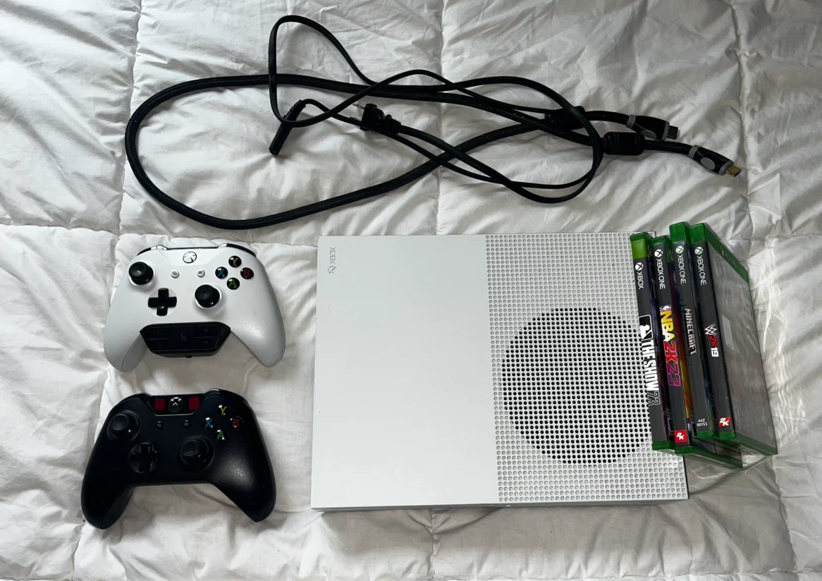 Xbox One S Console Bundle | 2 Controllers and 4 Games