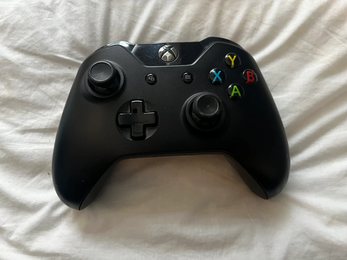 Xbox One S Console Bundle | 2 Controllers and 4 Games - photo 4