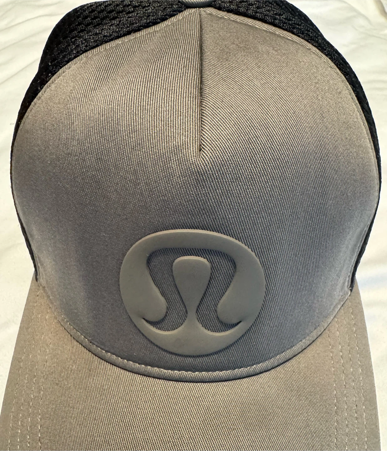 Excellent condition Lululemon Trucker Hat S/M Grey Black Mesh