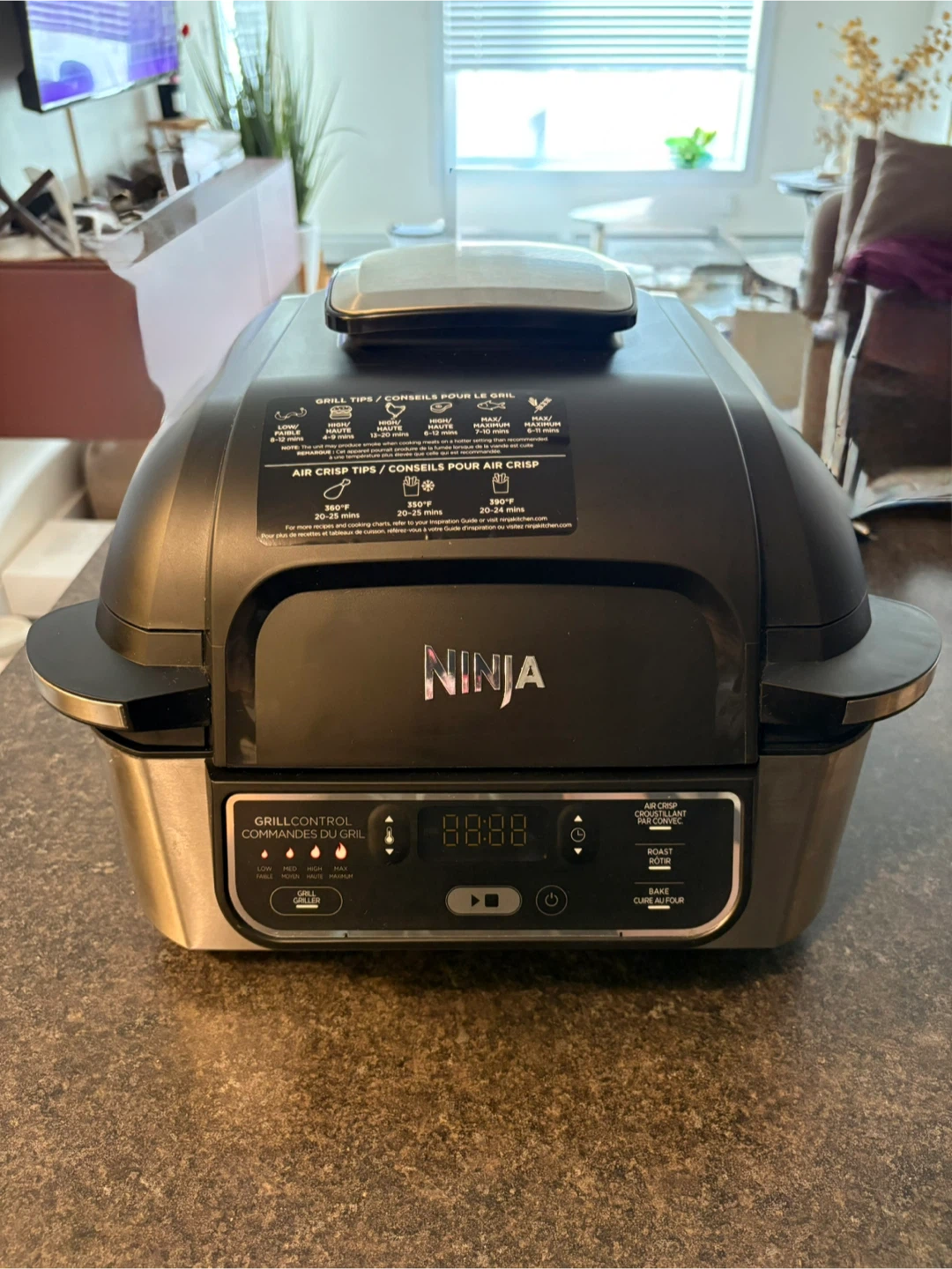 Ninja AG300 4-in-1 Indoor Grill Air Fryer m