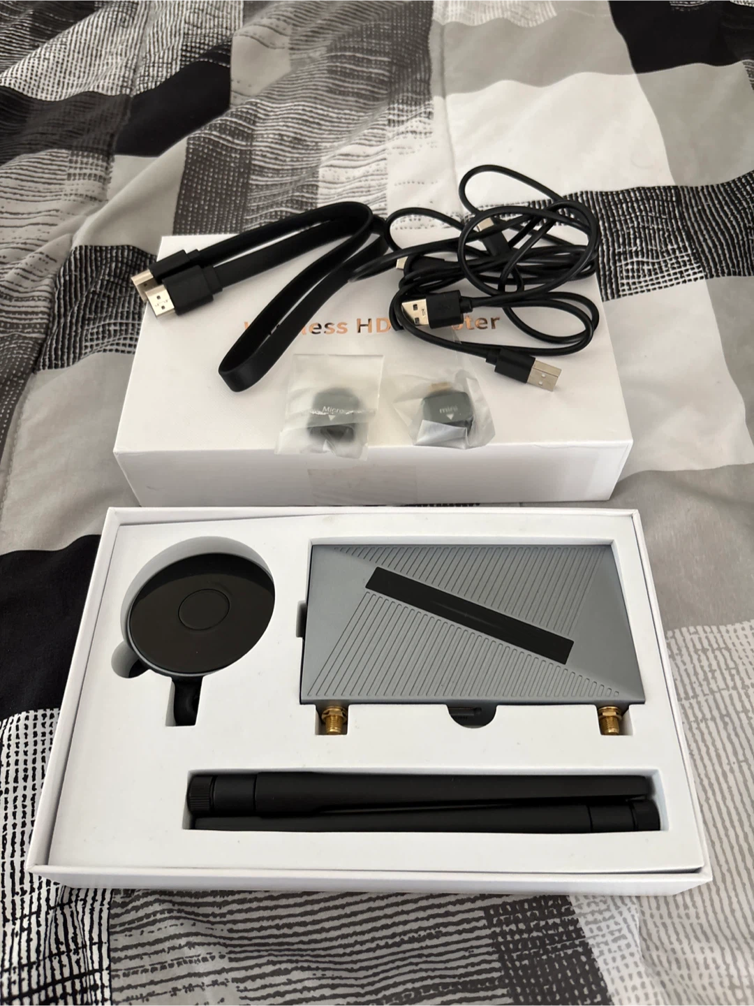 Wireless HD Adapter with Accessories - photo 3