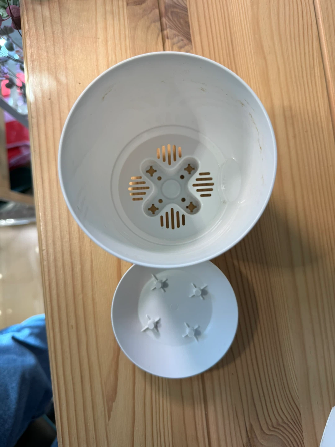 9 x 4” plastic plant pot / washed 🧼 - photo 3