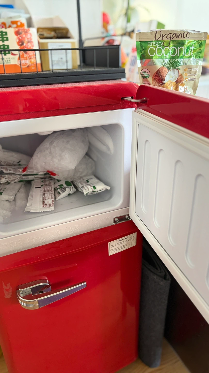 KIRB KING Red Mini Refrigerator - photo 2